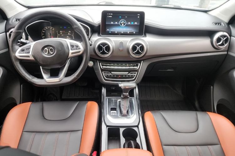 Used BAIC Beijing X5 2018 1.5T CVT Elite Version National V Center Console