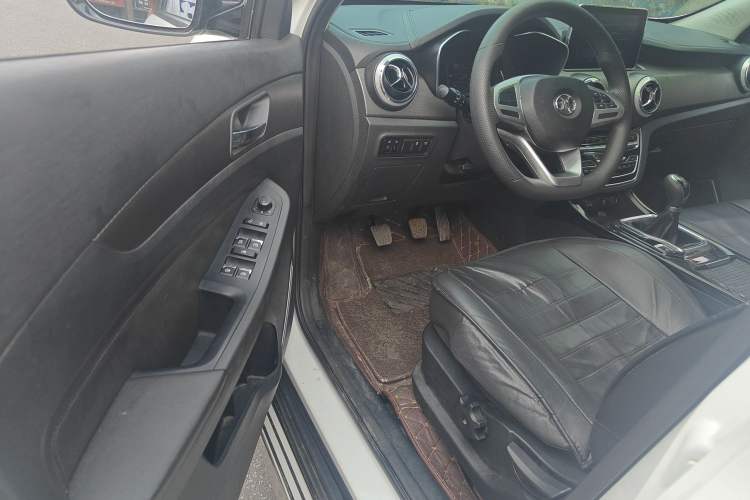 Used BAIC Beijing X5 2018 1.5T Manual Advance Version China V Driver Seat