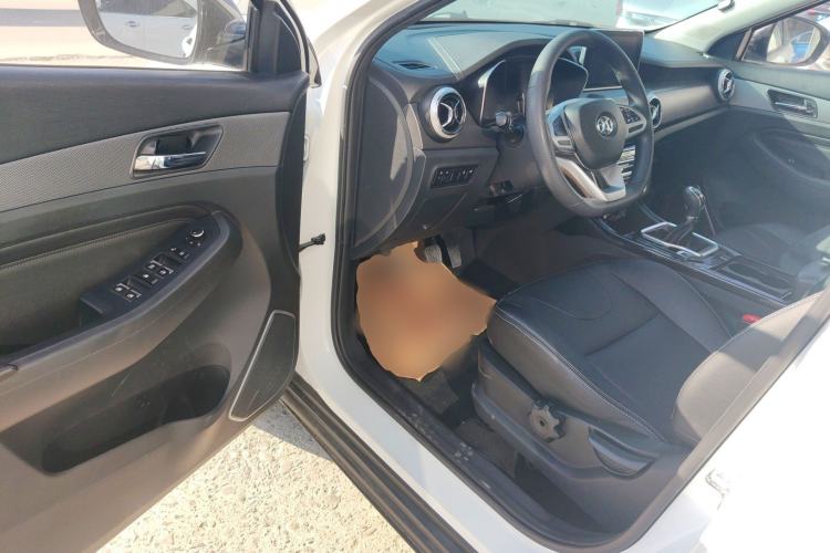 Used BAIC Beijing X5 2018 1.5T Manual Advance Version China V Driver Seat
