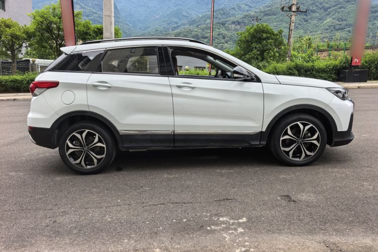 Used BAIC Beijing X5 2018 1.5T CVT Elite Version National V Exterior 4