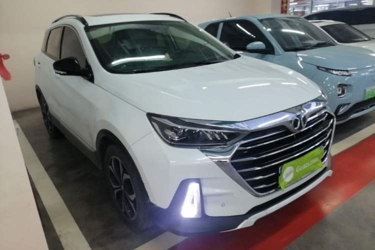 Used BAIC Beijing X5 2018 1.5T CVT New Smart Version China V Emission Standard Front Right 45 Deg