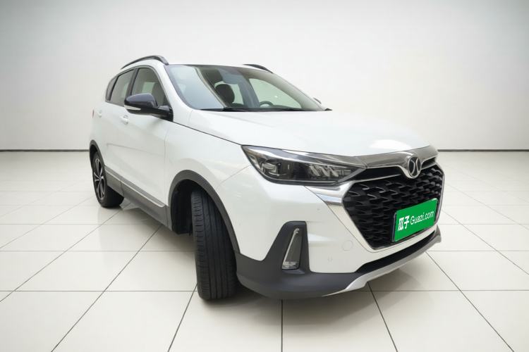 Used BAIC Beijing X5 2018 1.5T CVT Elite Version National V Front Right 45 Deg