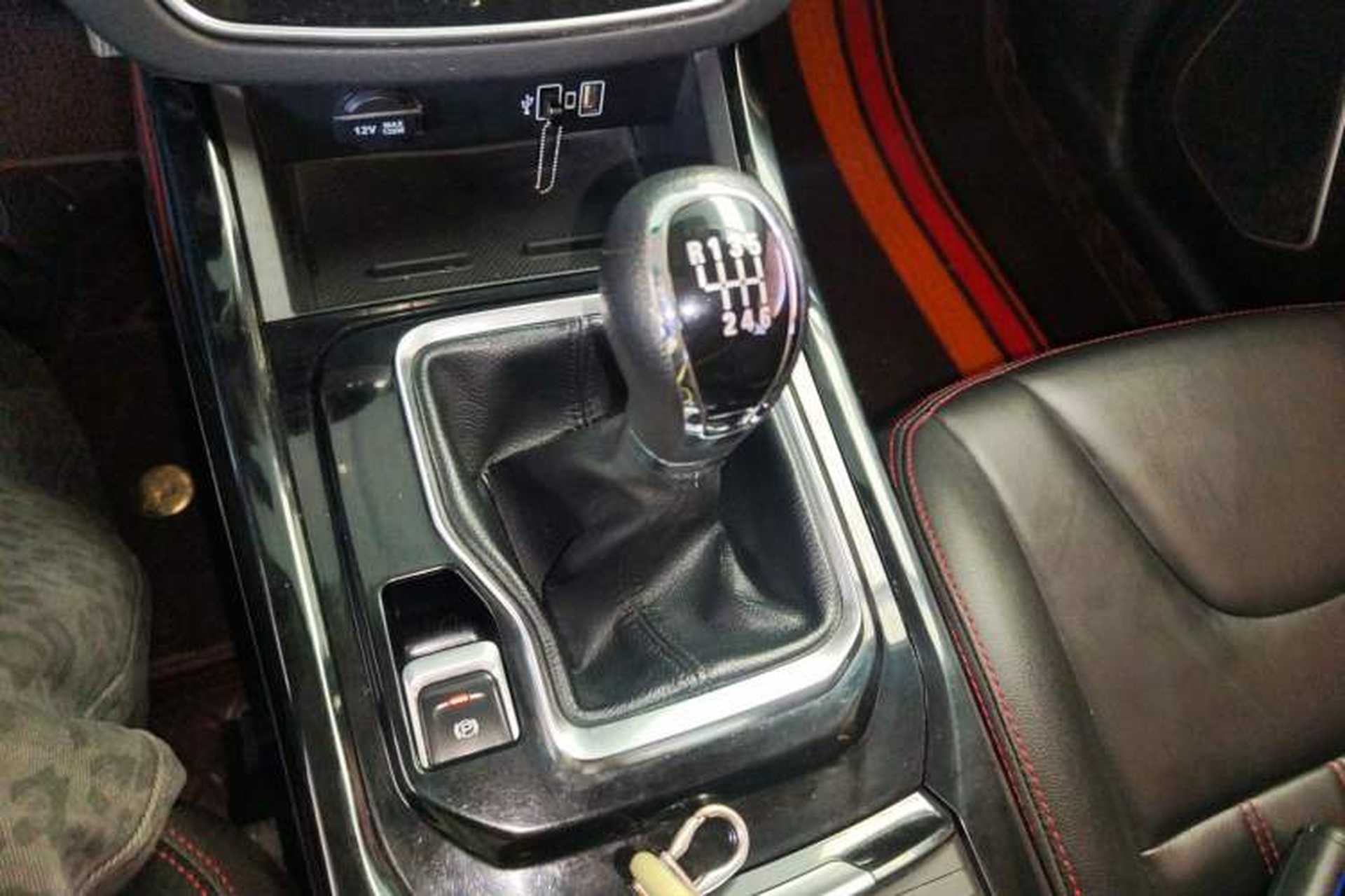 Used BAIC Beijing X5 2018 1.5T Manual Elite Edition National V Gear Lever