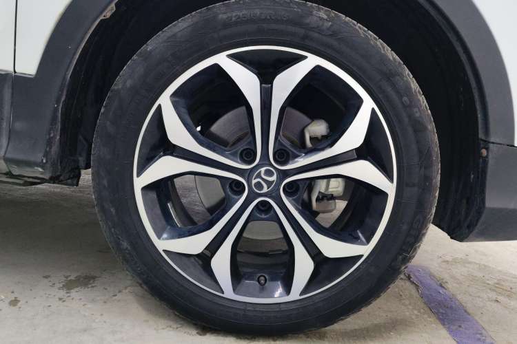 Used BAIC Beijing X5 2018 1.5T CVT New Smart Version China V Emission Standard Left Front Wheel Hub