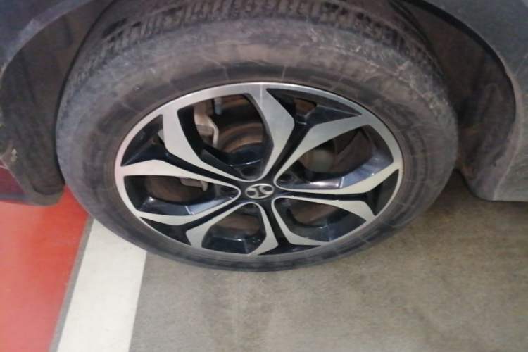 Used BAIC Beijing X5 2018 1.5T CVT New Smart Version China V Emission Standard Left Front Wheel Hub