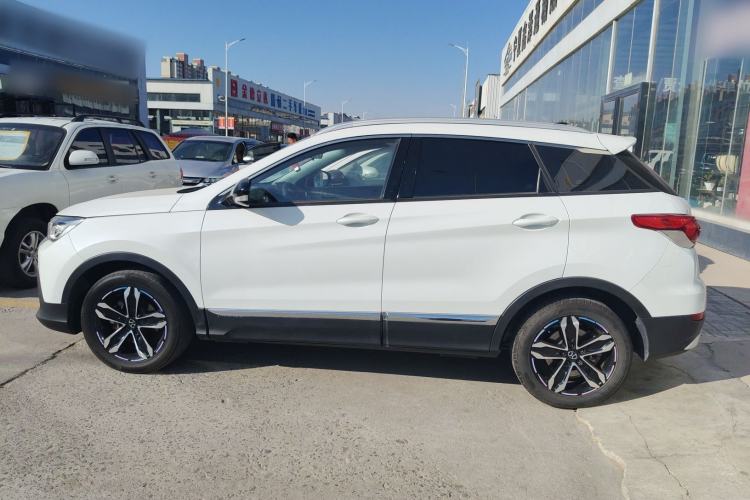 Used BAIC Beijing X5 2018 1.5T Manual Advance Version China V Left Side