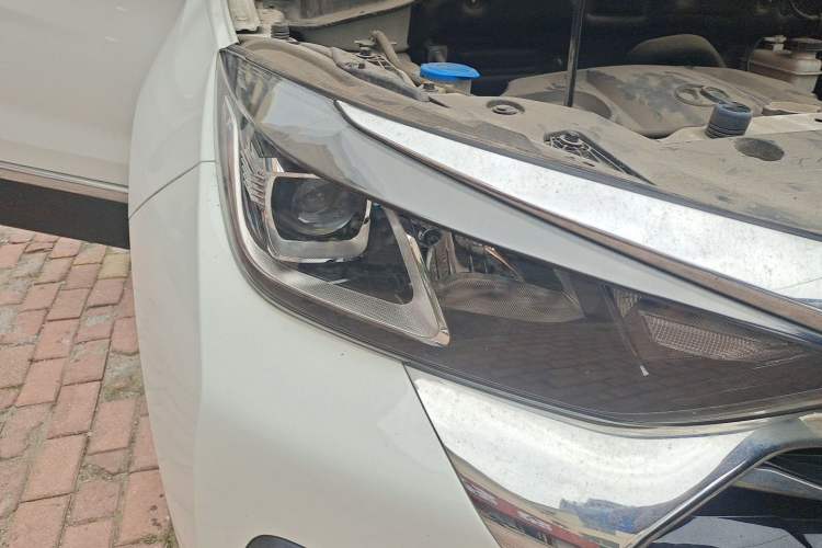Used BAIC Beijing X5 2018 1.5T Manual Advance Version China V Right Front Headlight