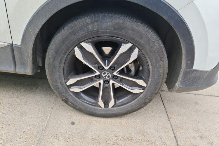 Used BAIC Beijing X5 2018 1.5T Manual Advance Version China V Right Front Wheel Hub
