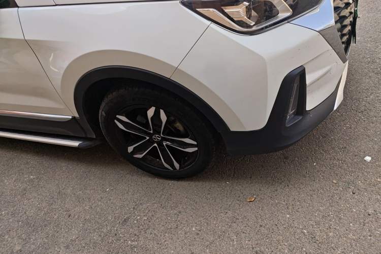 Used BAIC Beijing X5 2018 1.5T Manual Advance Version China V Right Front Wheel Hub