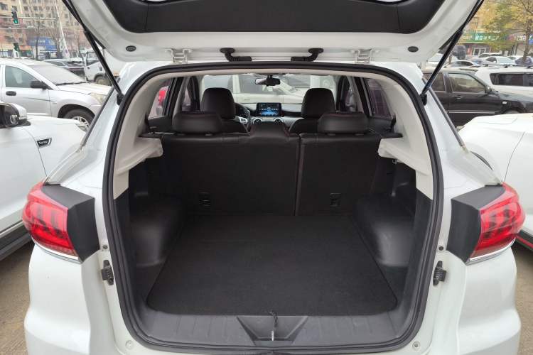 Used BAIC Beijing X5 2018 1.5T CVT Elite Version National V Trunk