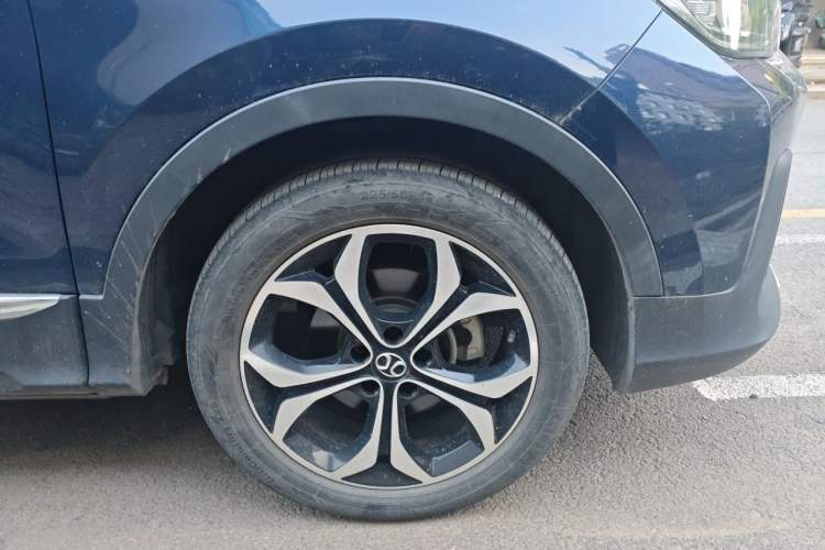 Used BAIC Beijing X5 2019 1.5T CVT New Smart Version China VI Emission Standard Right Front Wheel Hub
