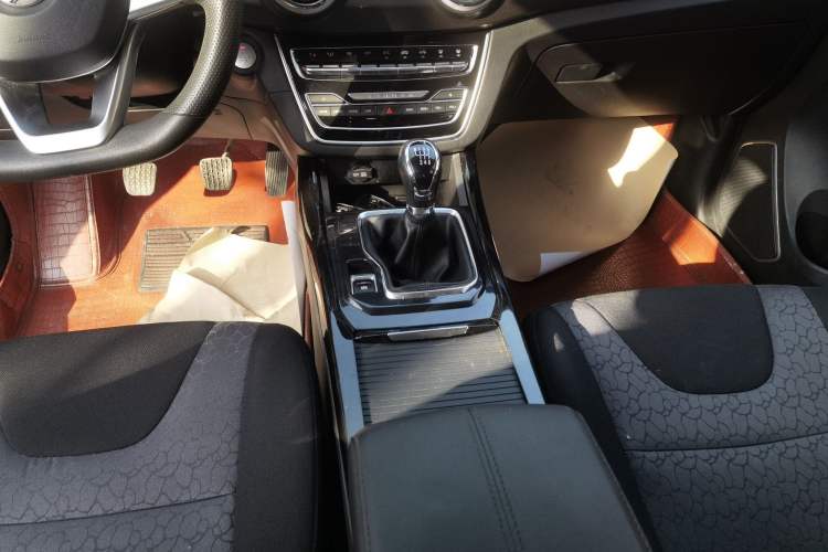 Used BAIC Beijing X5 2019 1.5T Manual Advance Edition China VI Gear Lever