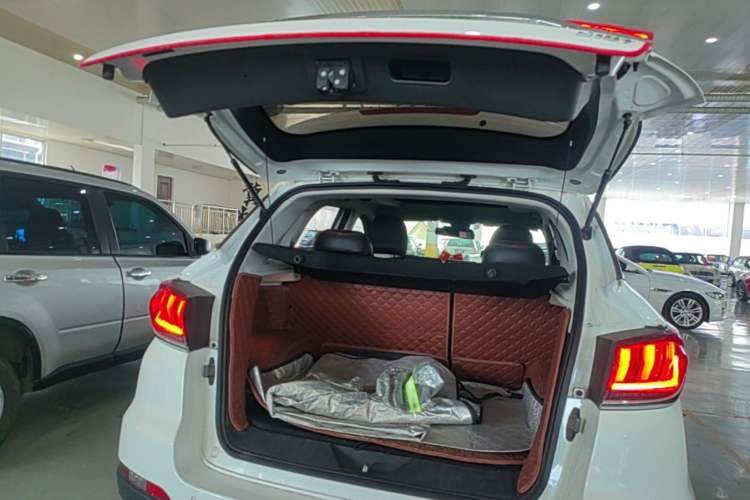 Used BAIC Beijing X5 2019 1.5T CVT New Smart Version China VI Emission Standard Trunk