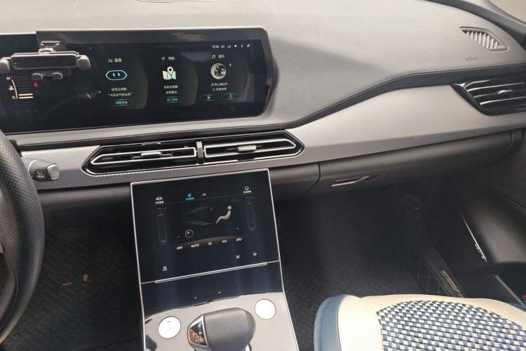 Used BAIC Beijing X7 2022 1.5TD DCT ZhiShang Edition Audio And AC Panel