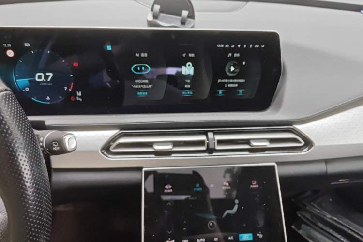 Used BAIC Beijing X7 2022 1.5TD DCT Victory Edition Audio And AC Panel