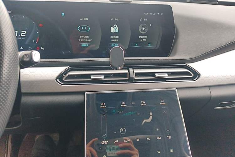 Used BAIC Beijing X7 2022 1.5TD DCT Victory Edition Audio And AC Panel