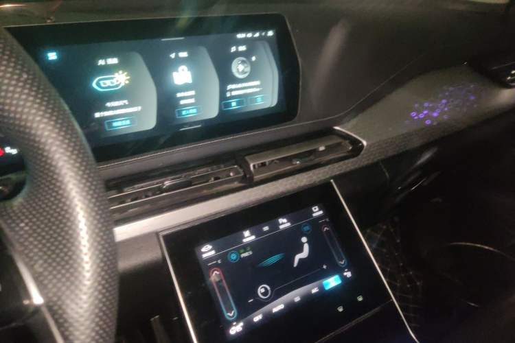 Used BAIC Beijing X7 2022 1.5TD DCT Victory Edition Audio And AC Panel