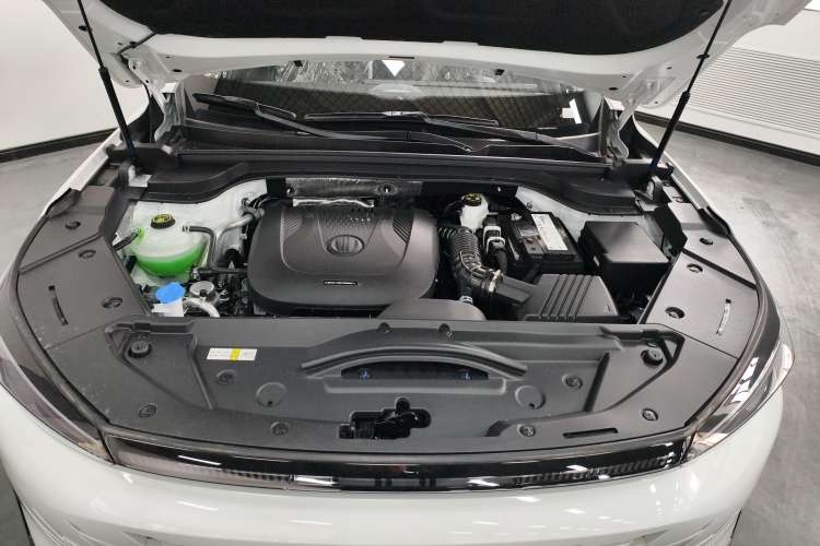 Used BAIC Beijing X7 2023 1.5TD DCT Premium+ Edition Engine Bay
