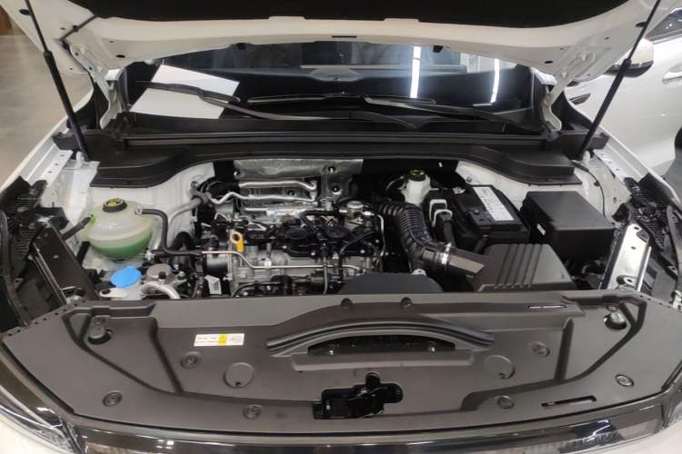 Used BAIC Beijing X7 2023 1.5TD DCT Premium+ Edition Engine Bay
