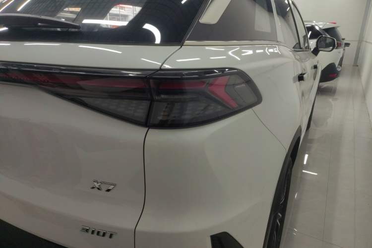 Used BAIC Beijing X7 2023 1.5TD DCT Premium+ Edition Exterior 3