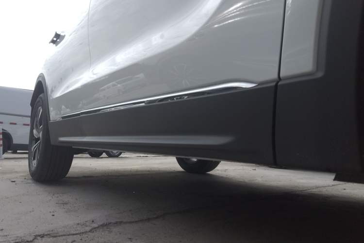 Used BAIC Beijing X7 2023 1.5TD DCT Premium+ Edition Right Side Sill