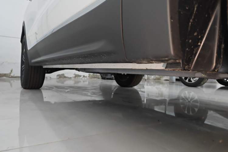 Used BAIC Beijing X7 2023 1.5TD DCT Premium+ Edition Right Side Sill