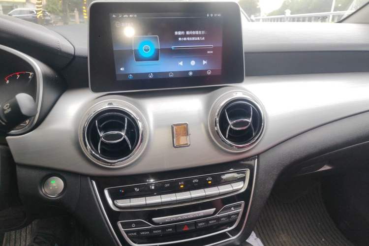 Used BAIC Changhe A6 2018 1.5L CVT Elite Edition Audio And AC Panel