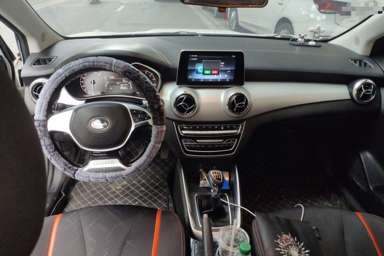 Used BAIC Changhe A6 2018 1.5L Manual Elite Edition Center Console