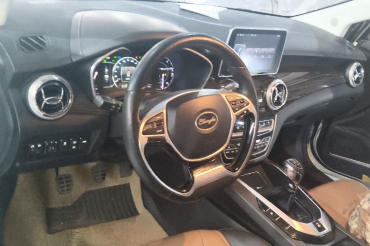 Used BAIC Changhe A6 2018 1.5L Manual Luxury Edition Center Console