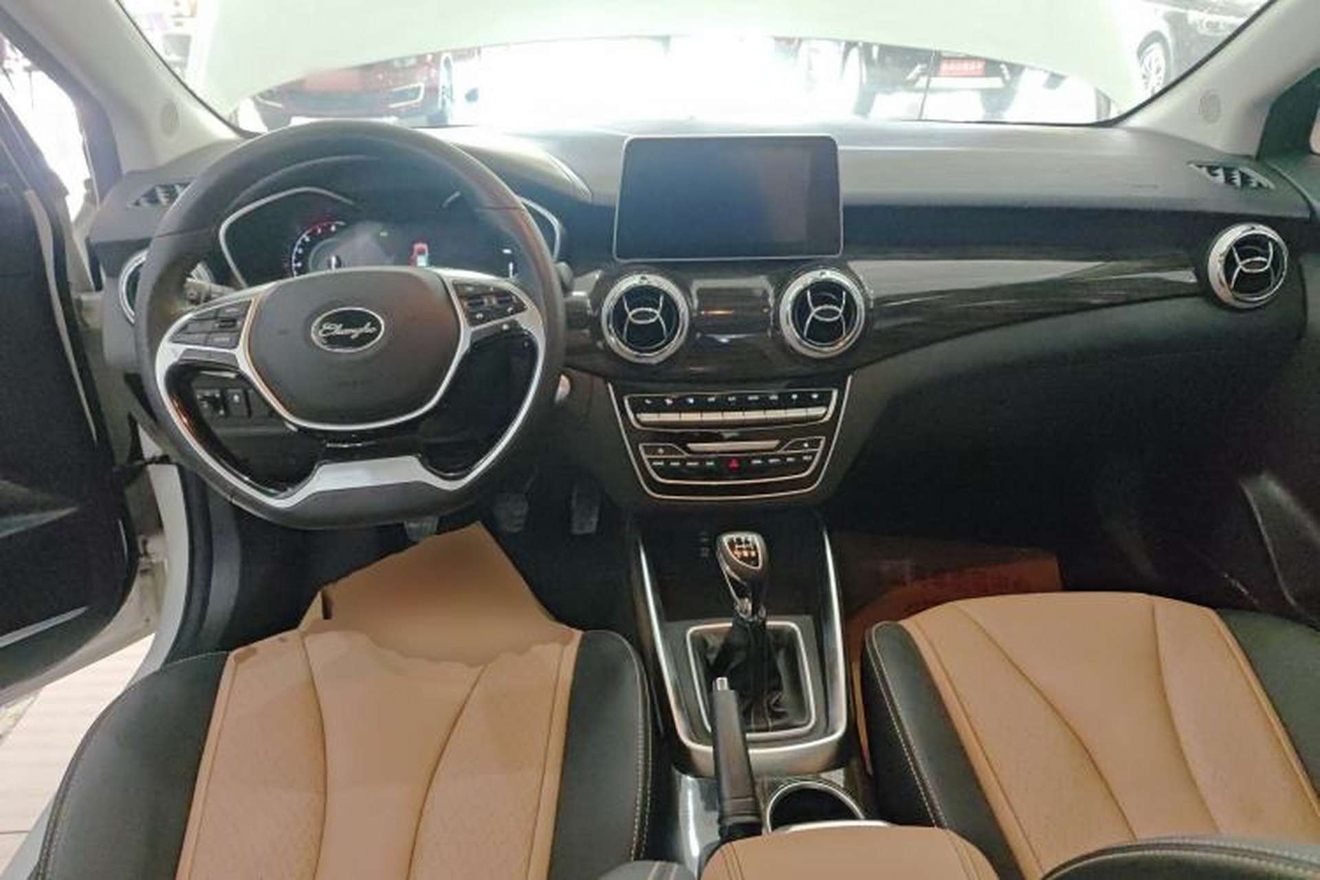 Used BAIC Changhe A6 2018 1.5L Manual Luxury Edition Center Console
