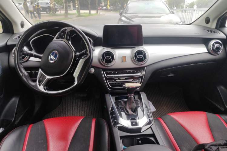 Used BAIC Changhe A6 2018 1.5L CVT Elite Edition Center Console
