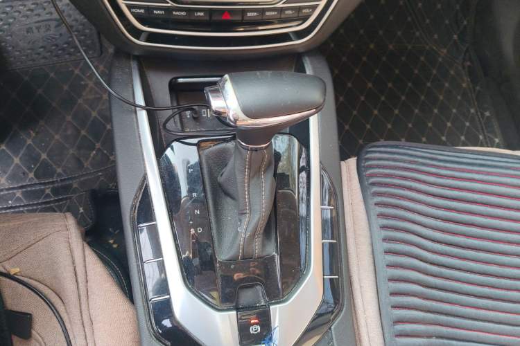 Used BAIC Changhe A6 2018 1.5L CVT Luxury Edition Gear Lever