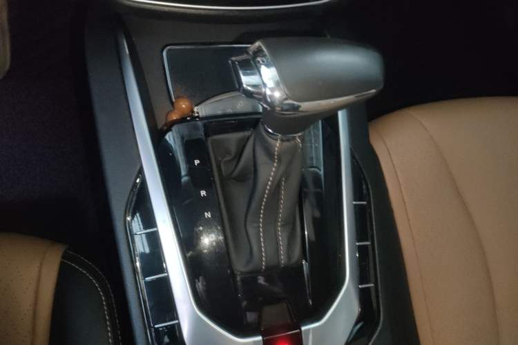 Used BAIC Changhe A6 2018 1.5L CVT Luxury Edition Gear Lever