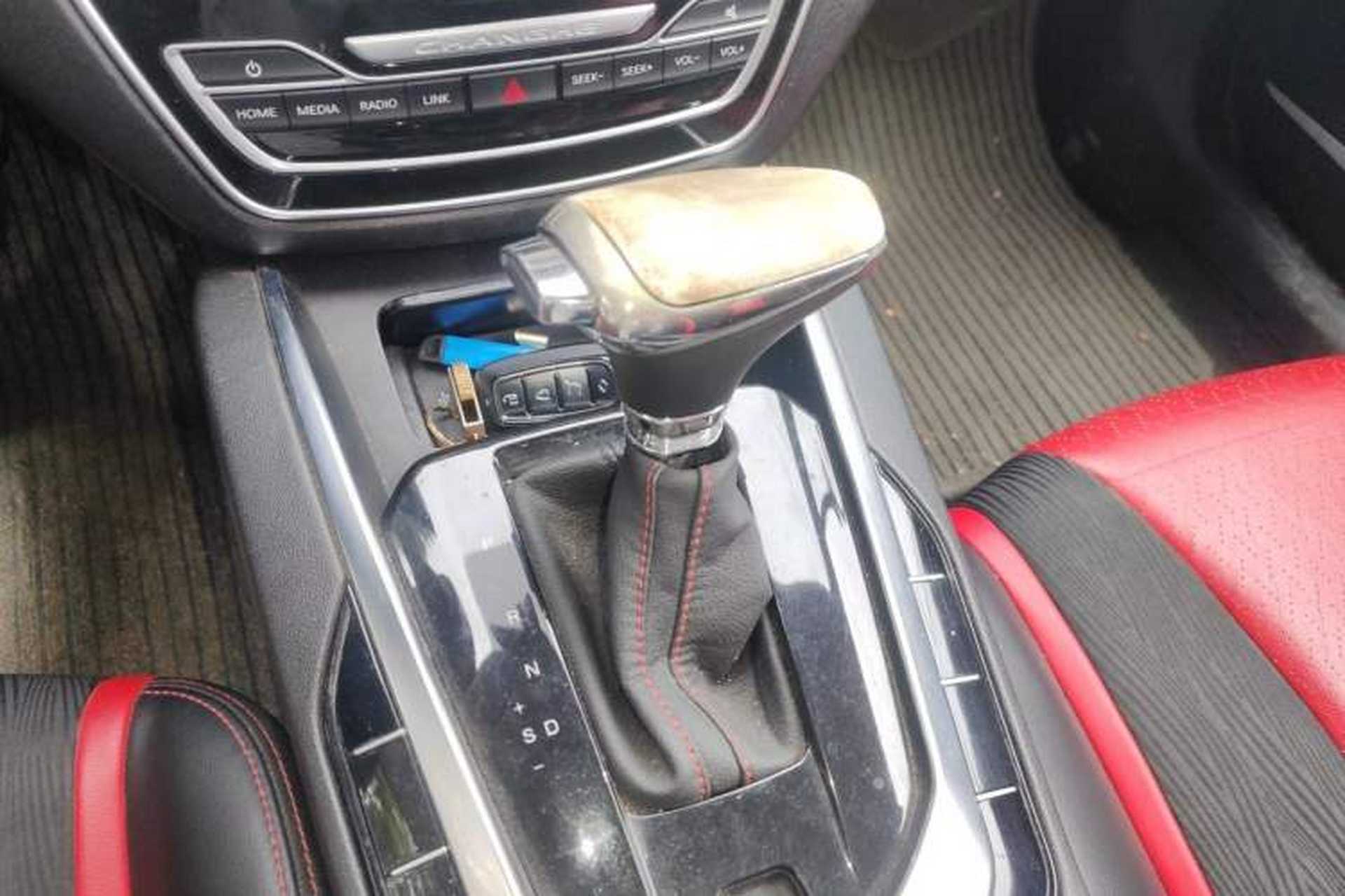 Used BAIC Changhe A6 2018 1.5L CVT Elite Edition Gear Lever