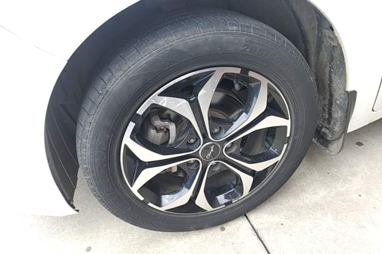 Used BAIC Changhe A6 2018 1.5L Manual Elite Edition Left Front Wheel Hub
