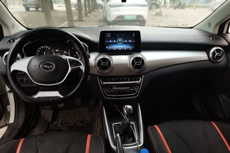 Used BAIC Changhe A6 2019 1.5L Manual Elite Edition Center Console