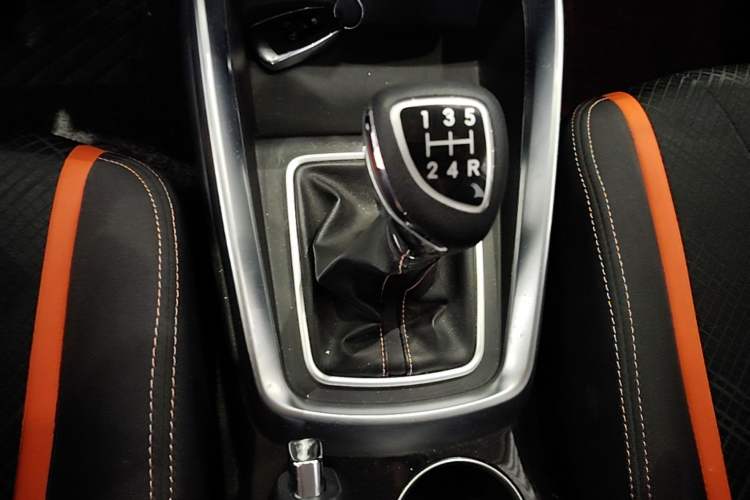 Used BAIC Changhe A6 2019 1.5L Manual Elite Edition Gear Lever