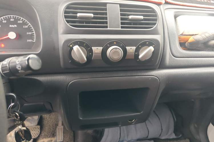 Used BAIC Changhe EV2 2019 Updated Version 10° Edition 1.8kW On-board Charger Audio And AC Panel