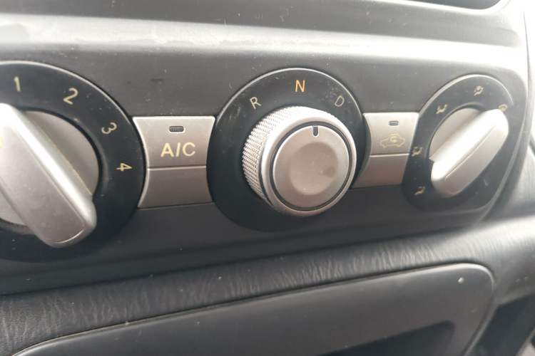 Used BAIC Changhe EV2 2019 Updated Version 10° Edition 1.8kW On-board Charger Gear Lever