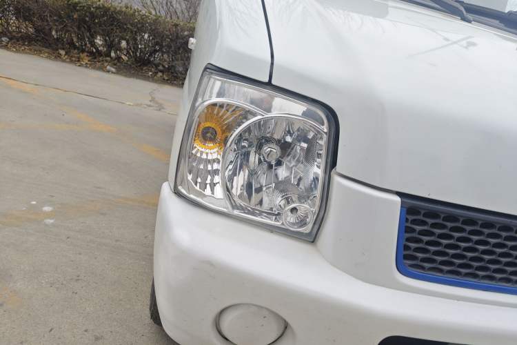 Used BAIC Changhe EV2 2019 Updated Version 10° Edition 1.8kW On-board Charger Right Front Headlight
