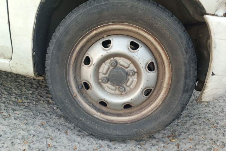 Used BAIC Changhe EV2 2019 8-degree version Right Front Wheel Hub