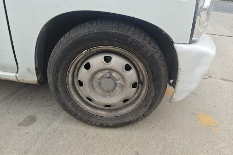 Used BAIC Changhe EV2 2019 Updated Version 10° Edition 1.8kW On-board Charger Right Front Wheel Hub