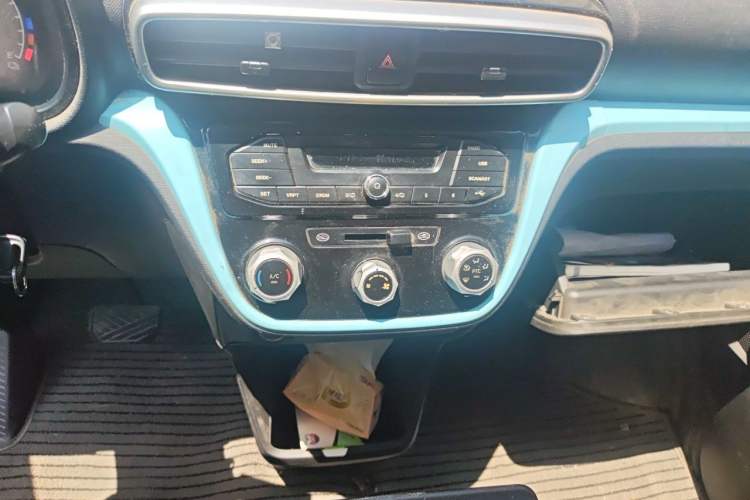 Used BAIC Changhe EV5 2019 210KM range version Audio And AC Panel