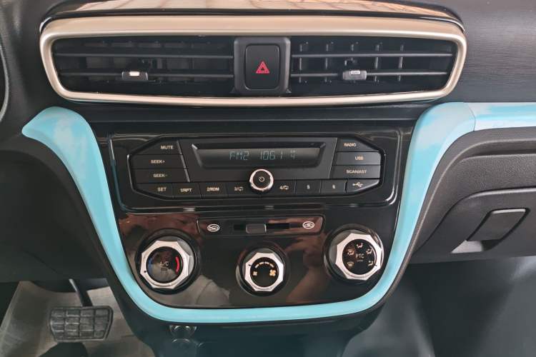 Used BAIC Changhe EV5 2019 210KM range version Audio And AC Panel