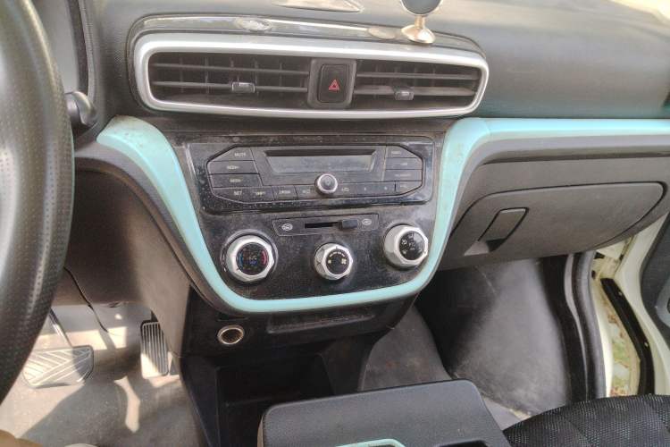 Used BAIC Changhe EV5 2019 270KM range version Audio And AC Panel