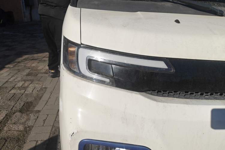 Used BAIC Changhe EV5 2019 270KM range version Right Front Headlight