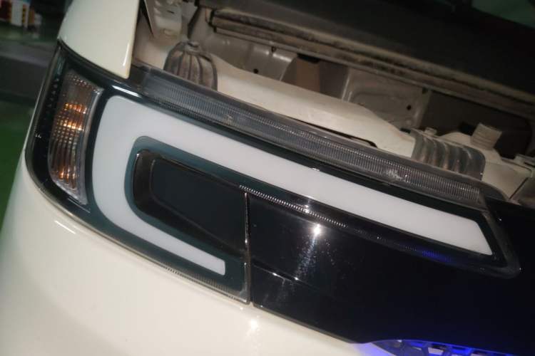 Used BAIC Changhe EV5 2019 210KM range version Right Front Headlight