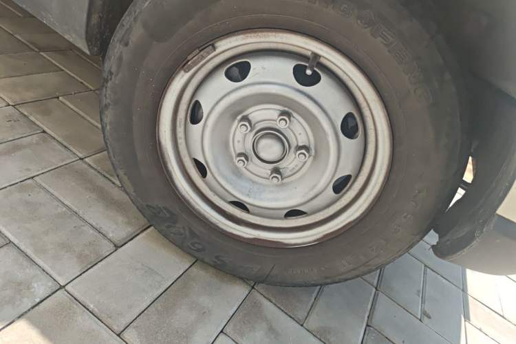 Used BAIC Changhe EV5 2019 210KM range version Right Front Wheel Hub