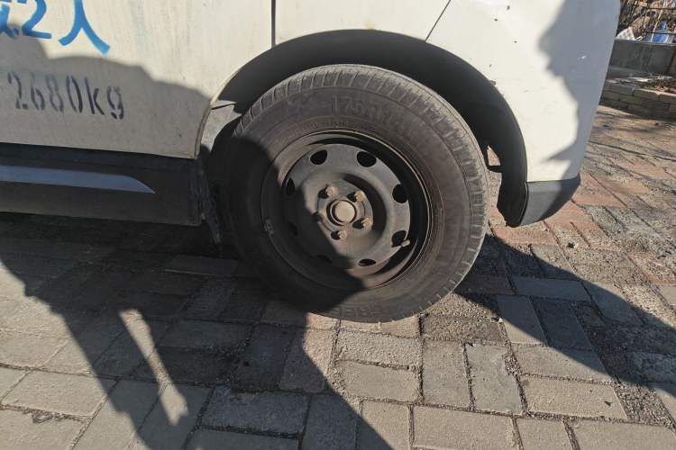 Used BAIC Changhe EV5 2019 270KM range version Right Front Wheel Hub