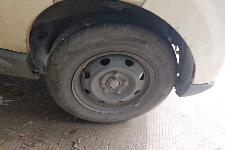 Used BAIC Changhe EV5 2019 270KM range version Right Front Wheel Hub